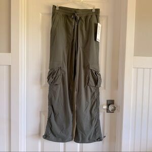 Lululemon NWT Dance Studio Relaxed Fit Cargo Pant S